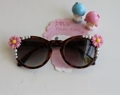 Retro Purple Daisy & Ivory Pearl Tortoise Keyhole Sunglasses