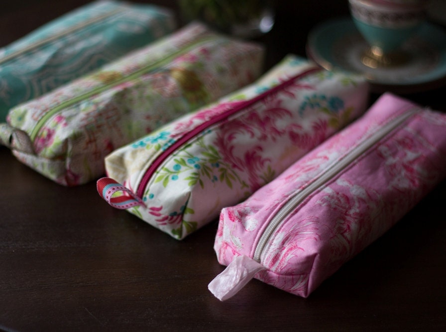 Bridesmaids' gift set of 4 zippered pencil cases chinoserie and toile
