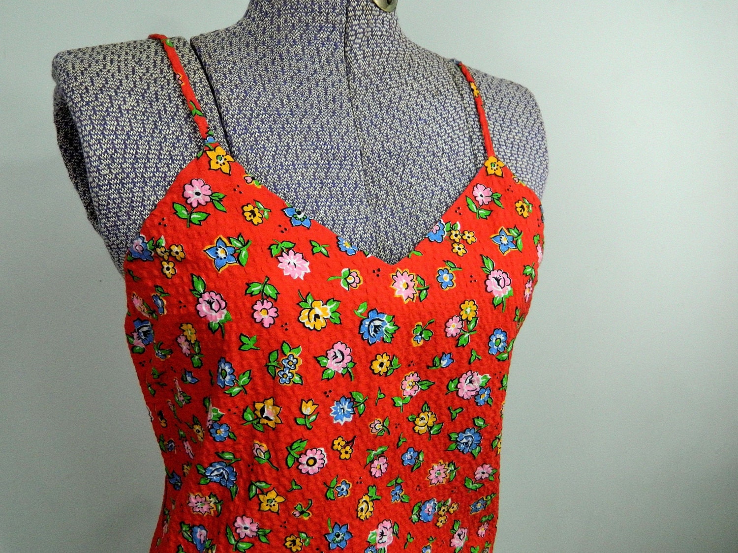 70s sweetheart neckline cotton summer dress . red colorful floral folk print . small medium