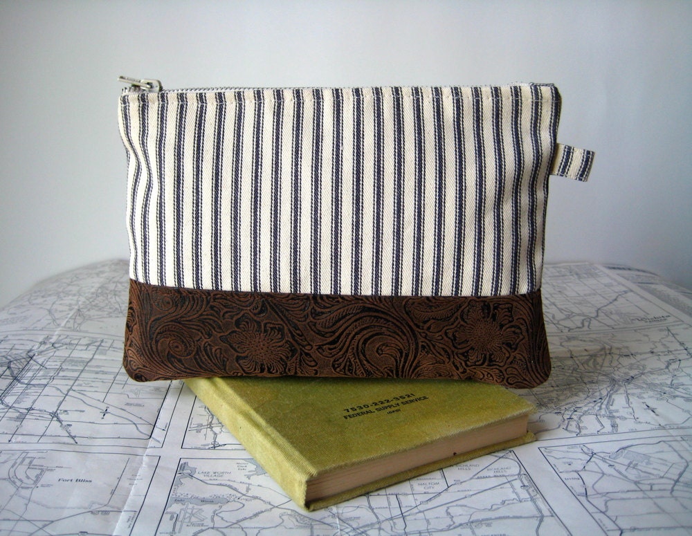 Country road. Zipper pouch.