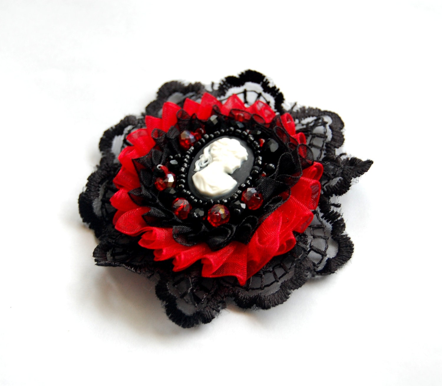 Red and black gothic victorian cameo brooch - Aesthetica91