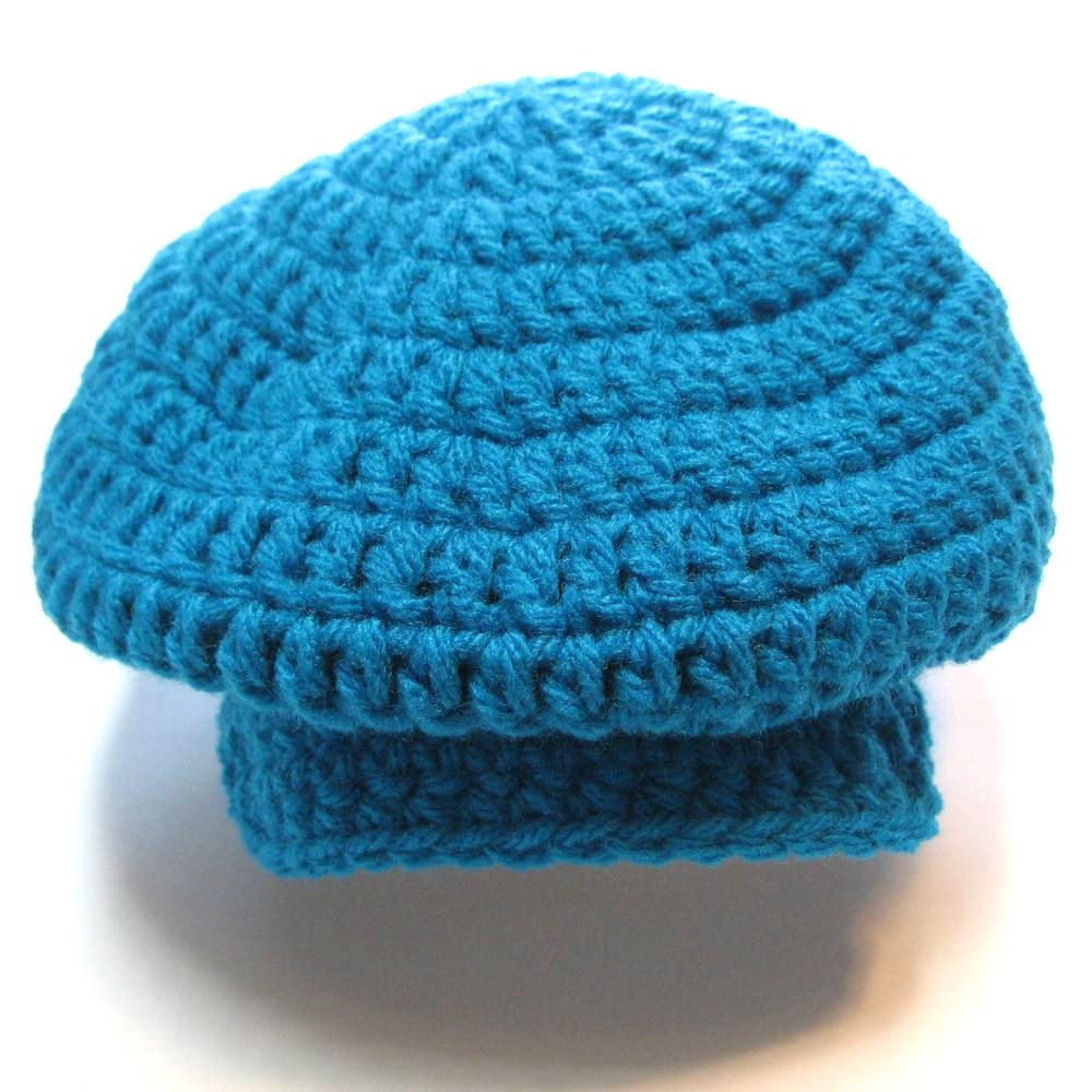 Drivers hat crochet in peacock blue.  Size 3 to 6 months.  Ready to ship.  Great photography prop for baby boys or baby girls.  Baby shower.