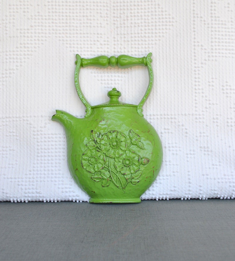 Green Teapot Vintage Dart Syroco Resin Wall Hanging- Shabby Chic Country Cottage Green Kitchen Decor Wall Decoration