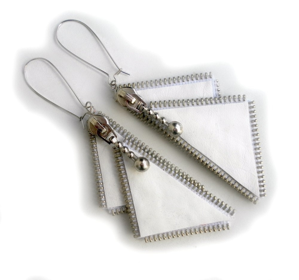 Geometric earrings zipper and leatherette, White, Chevron Earrings, geometric jewelry, all size  Approx 2,3 in/8 cm, recycled jewelry - ZipperDesign