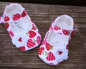 Strawberry baby girl shoes, red pink white mary janes with chiffon flower, infant crib booties, baby summer shoes, baby shower gift idea