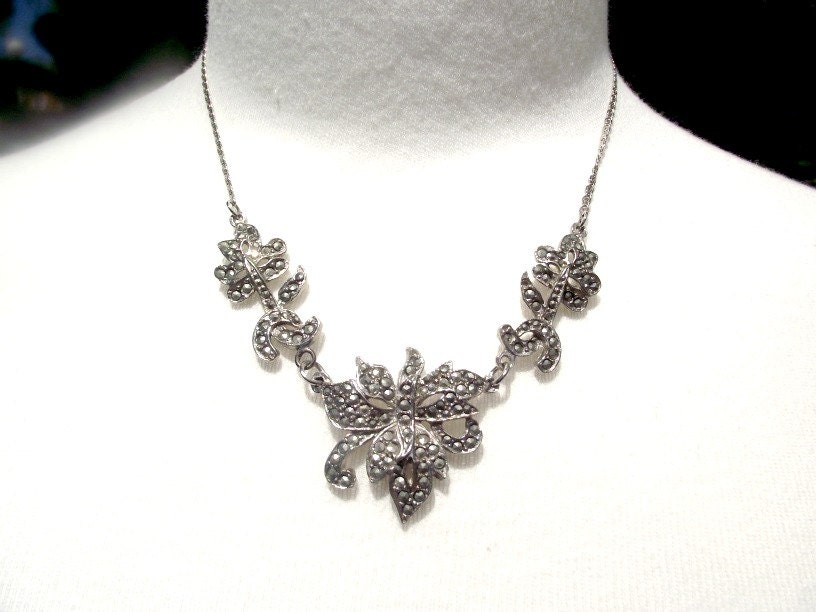 Vintage marcasite necklace. Beautiful sparkling  necklace.