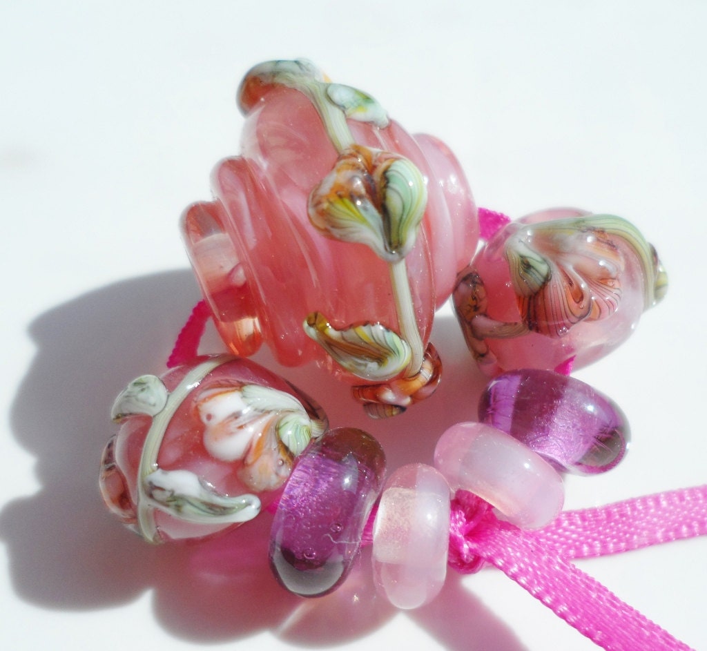 Candy pinks  - handmade lampwork bead set
