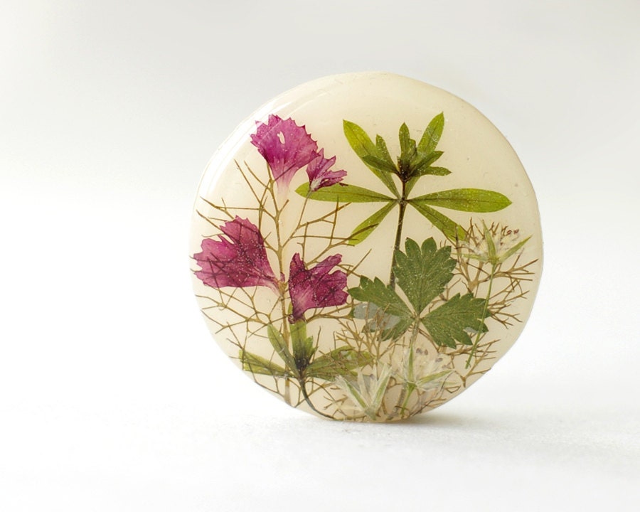 Real flowers resin necklace - pressed flowers pendant - Green spring garden plants