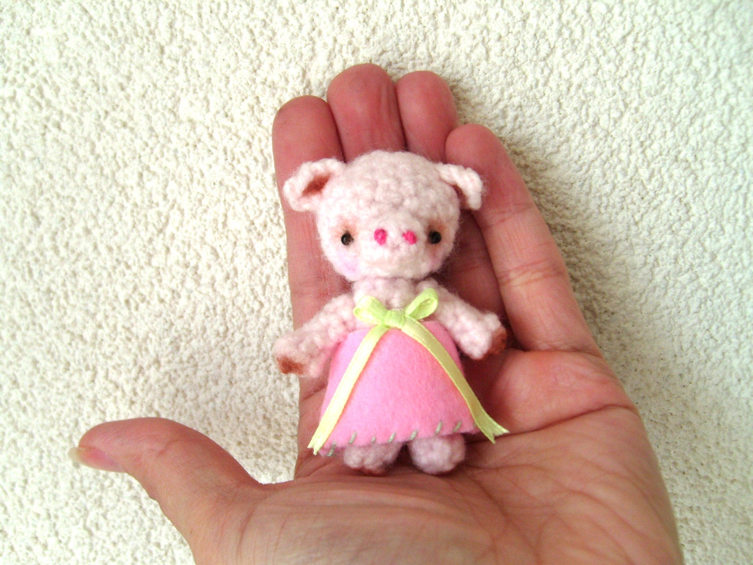 Miniature amigurumi, collectible toy, doll house, micro bear, piggy, pig
