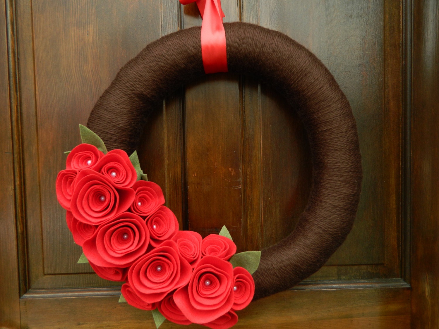Red Rose Wreath - Derby Wreath - Brown Yarn Wreath with Red Felt Roses, Olive Green Leaves and Pearls - 18 inch