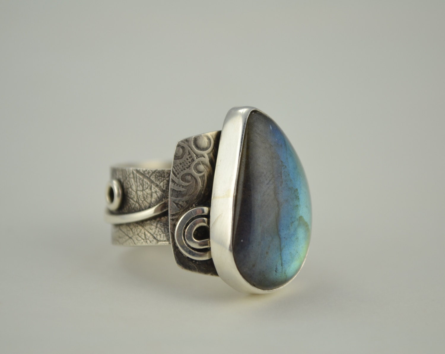 Labradorite Metalsmith Ring - Artisan Statement Ring - Designer Art Ring