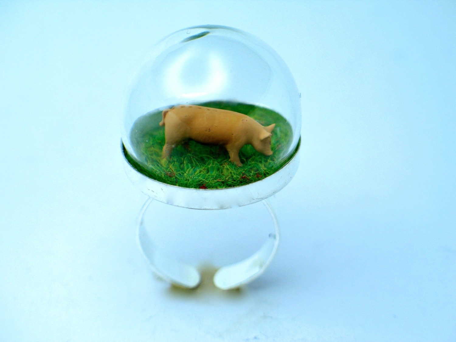 A little pig on grass. Glass dome ring. Terrarium ring. Modern Jewelry. Adjustable ring. Animal jewelry