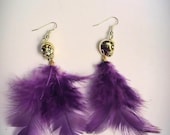 Skull and feathers earrings / Boucles d'oreilles tête de mort et plumes