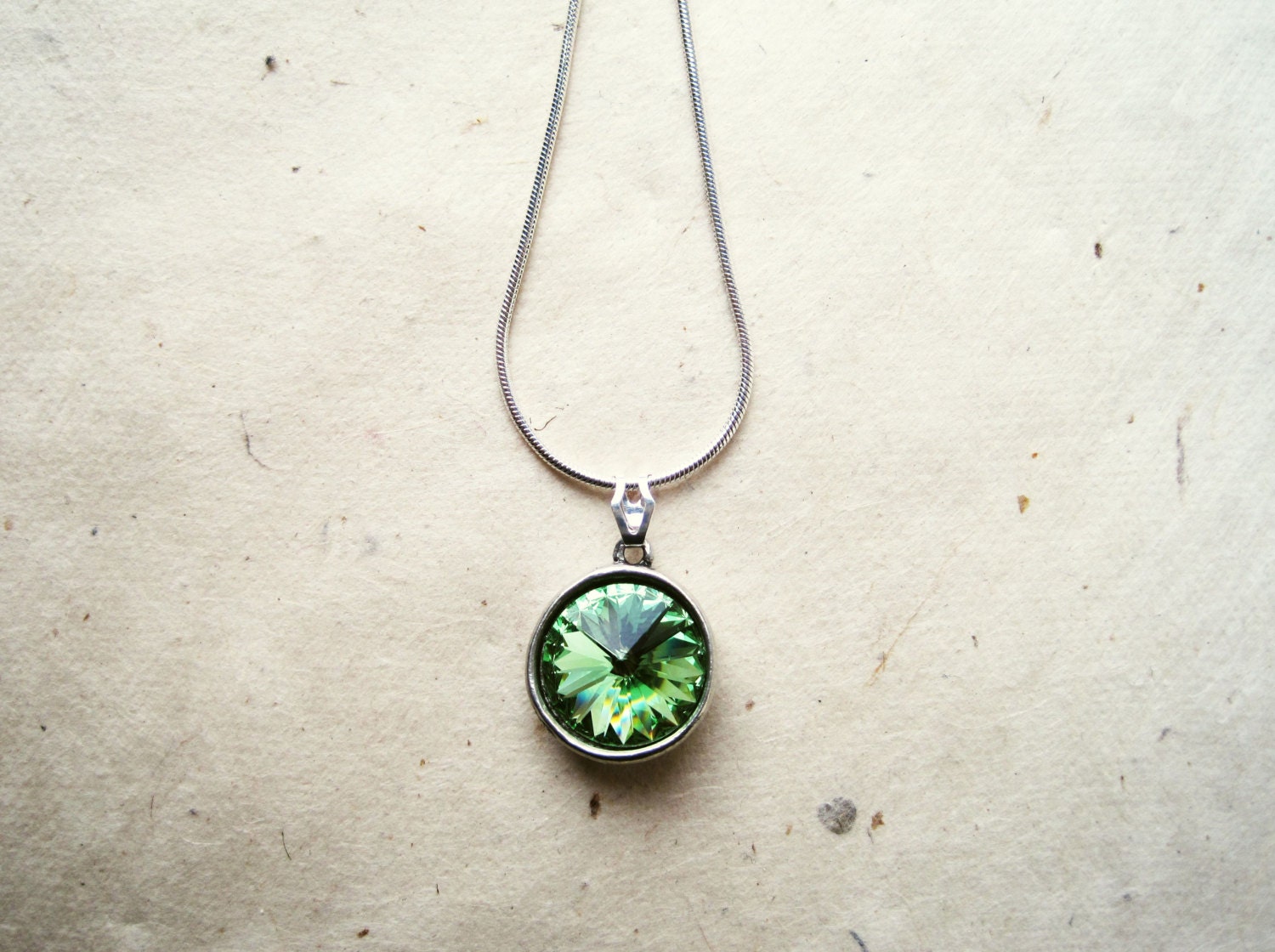 Peridot Swarovski Necklace Bridesmaid Jewelry. Green Crystal Rhinestone Necklace. Swarovski Rivoli Necklace. Peridot Green Necklace