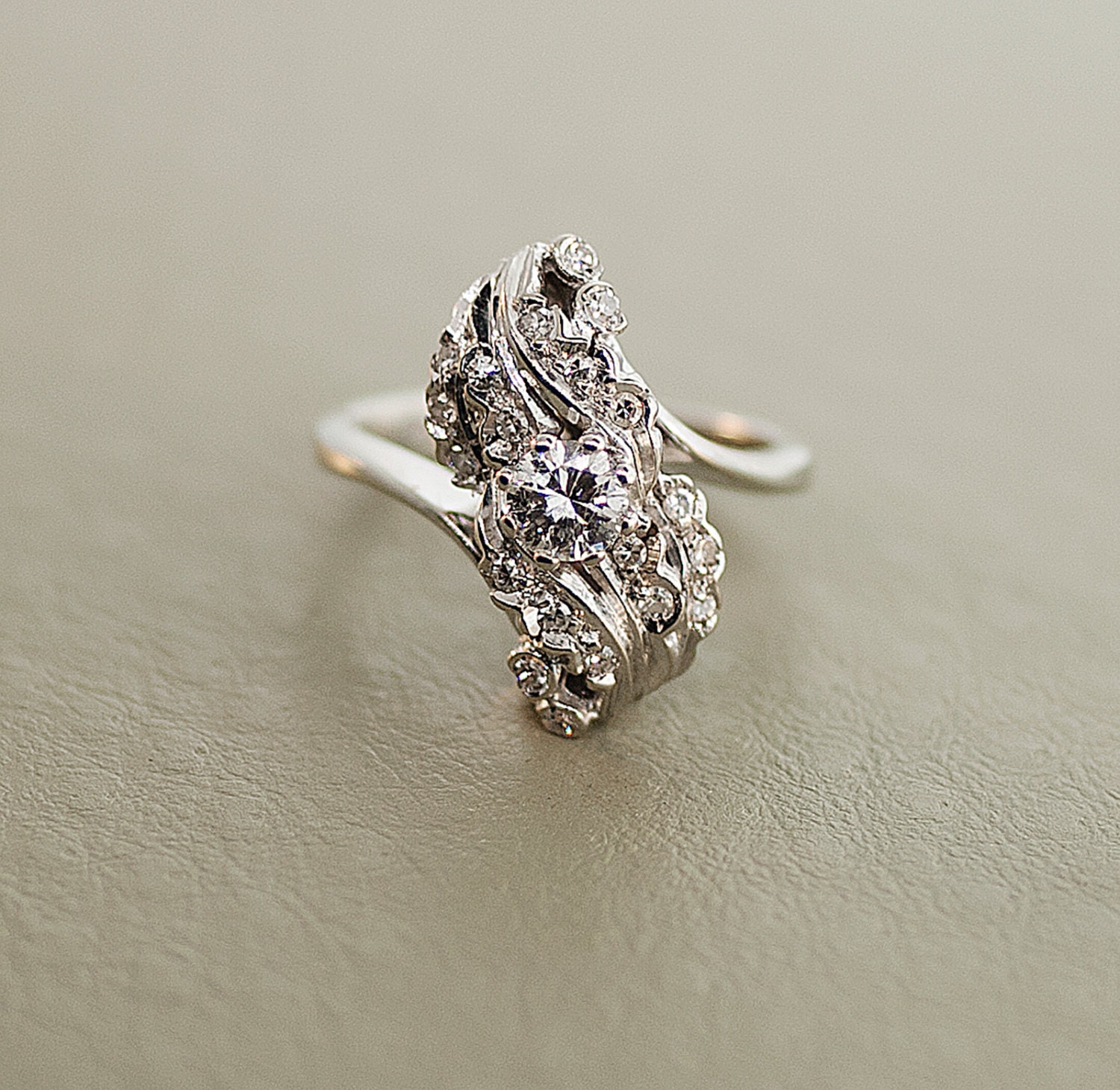 Vintage 18k White gold Diamond Cocktail Ring