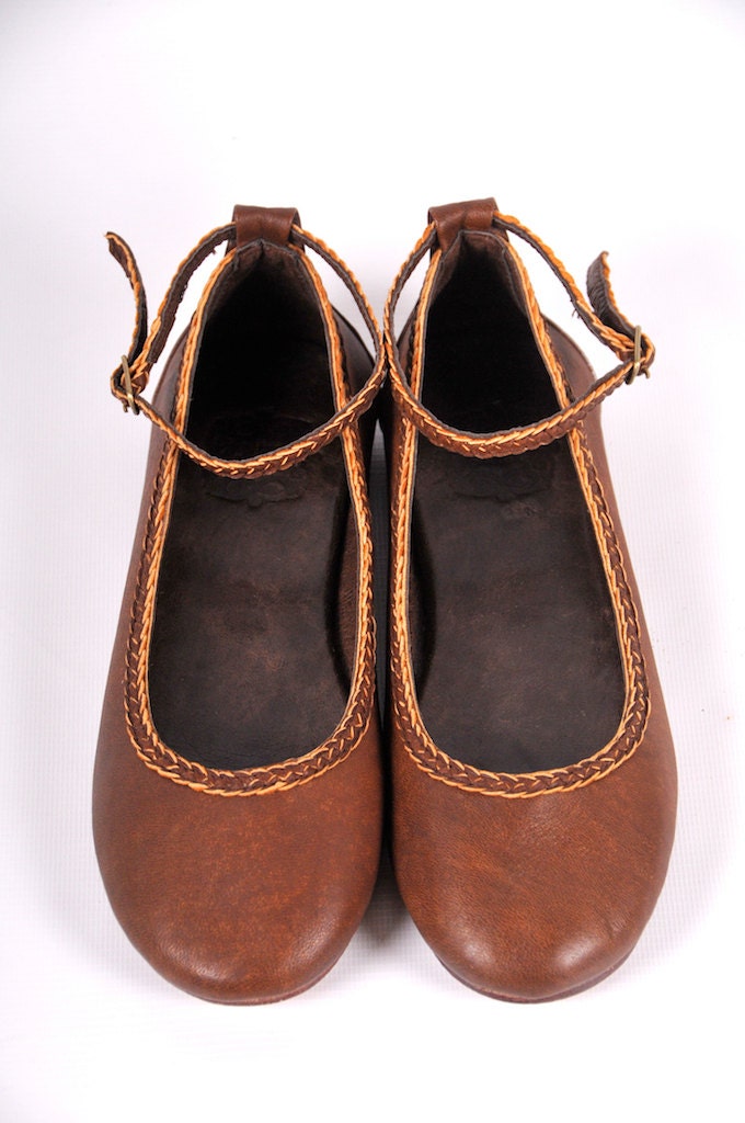 ELF. Womens shoes / leather ballet flats / sizes 35-43. Available in different leather colors.