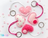 Set of 4 Felt Heart Keyrings, White and Pink, Valentine Gift, Charms, Felt Keychains, Christmas Gift, Party Favors, Valentine Gifts