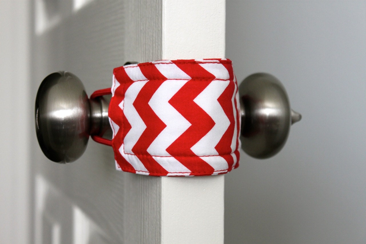 Latchy Catchy in Red Chevron & Dot Reversible (Patents Pending)