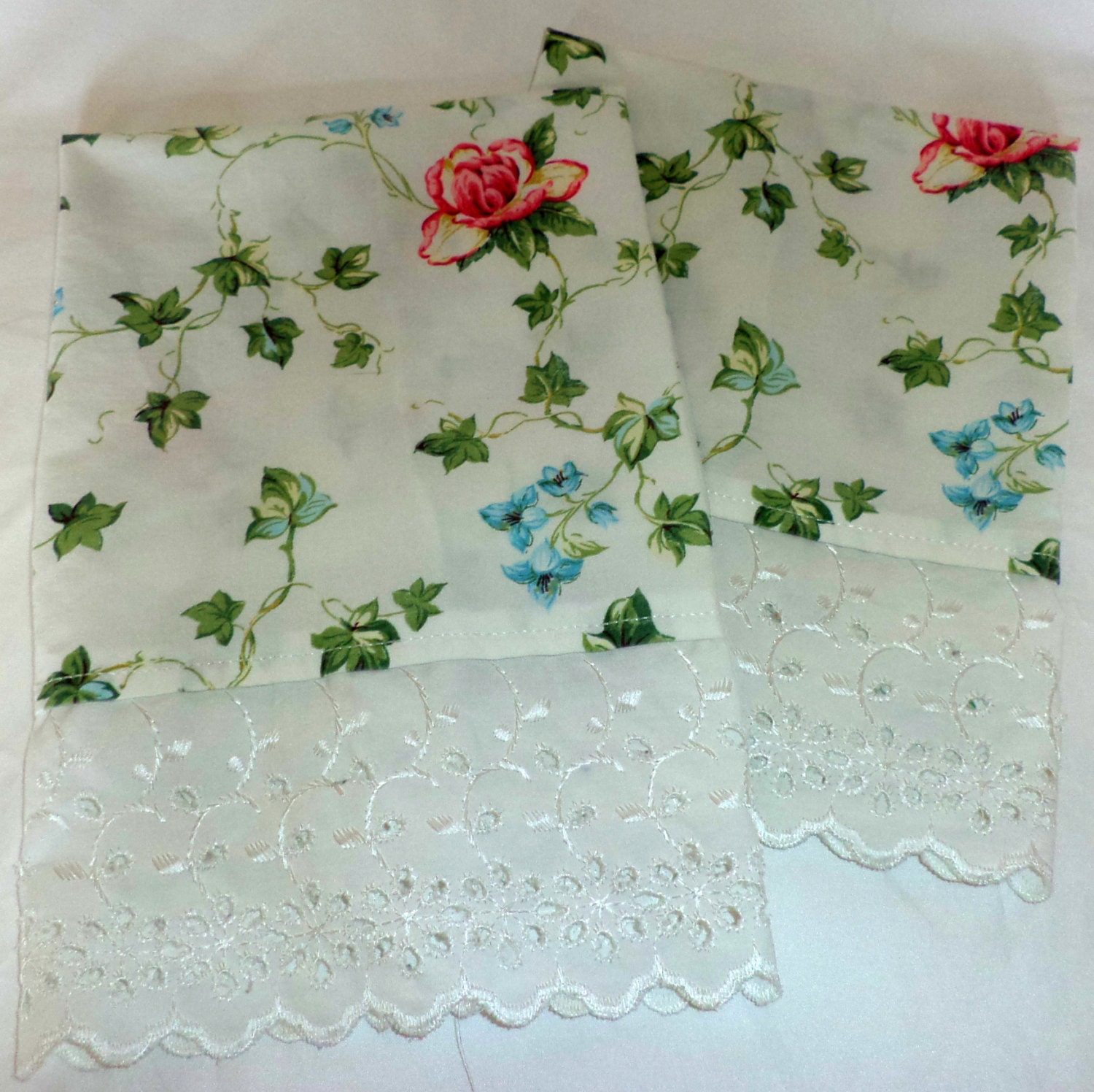 Set of Two Floral Lace Decorative Victorian Style Linen Guest hand towels