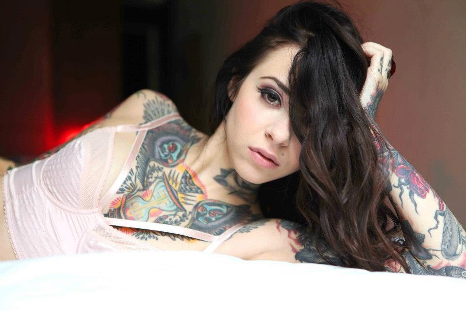 PINK ROOM - Gogo Blackwater print