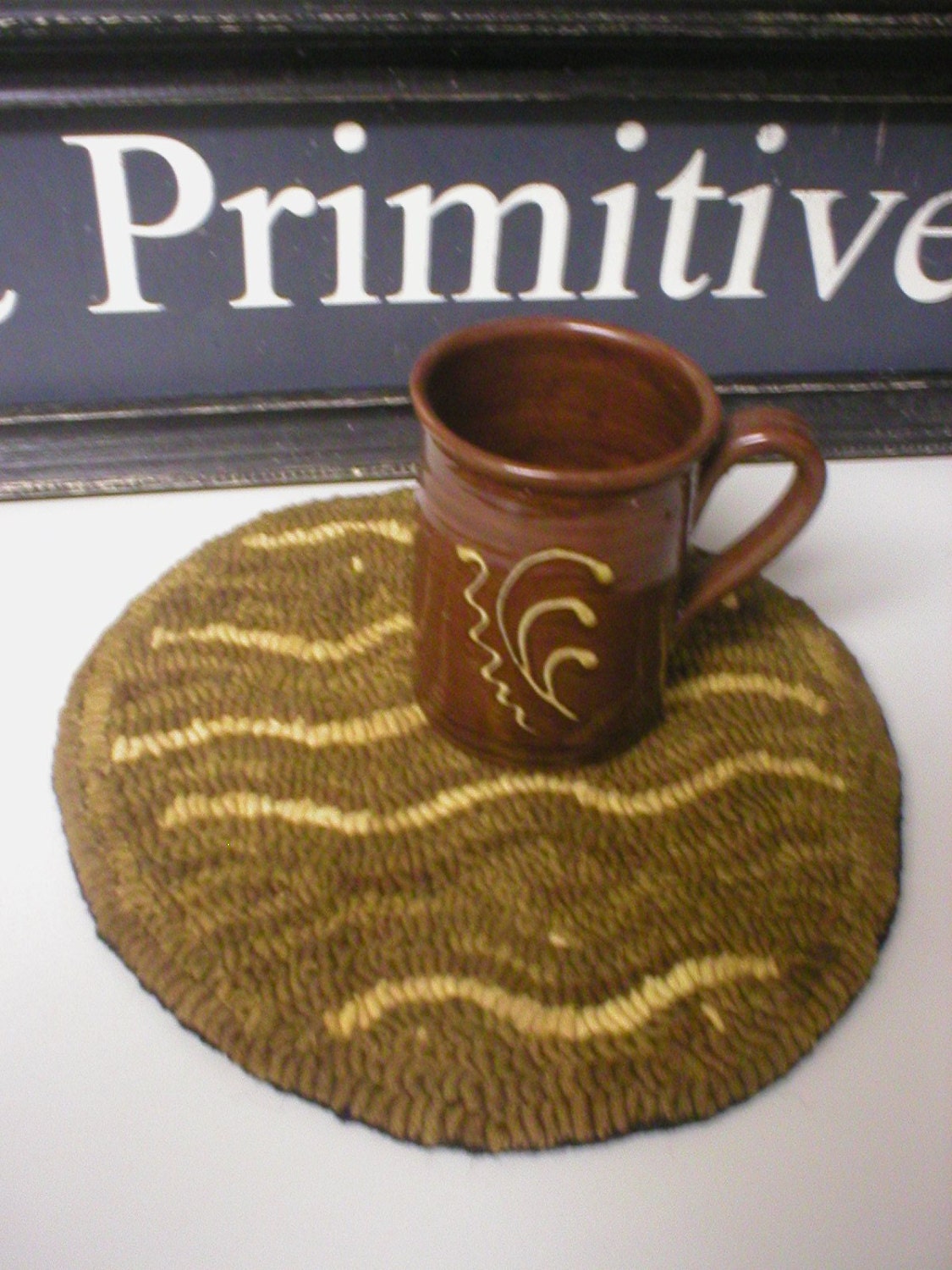 PrimiTive Folkart Redware Hooked Rug Mat  Beaconhill Collectibles