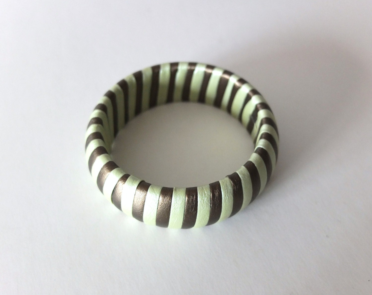 Handcrafted Bangle, Colorful fabric wrapped bangle (Green)