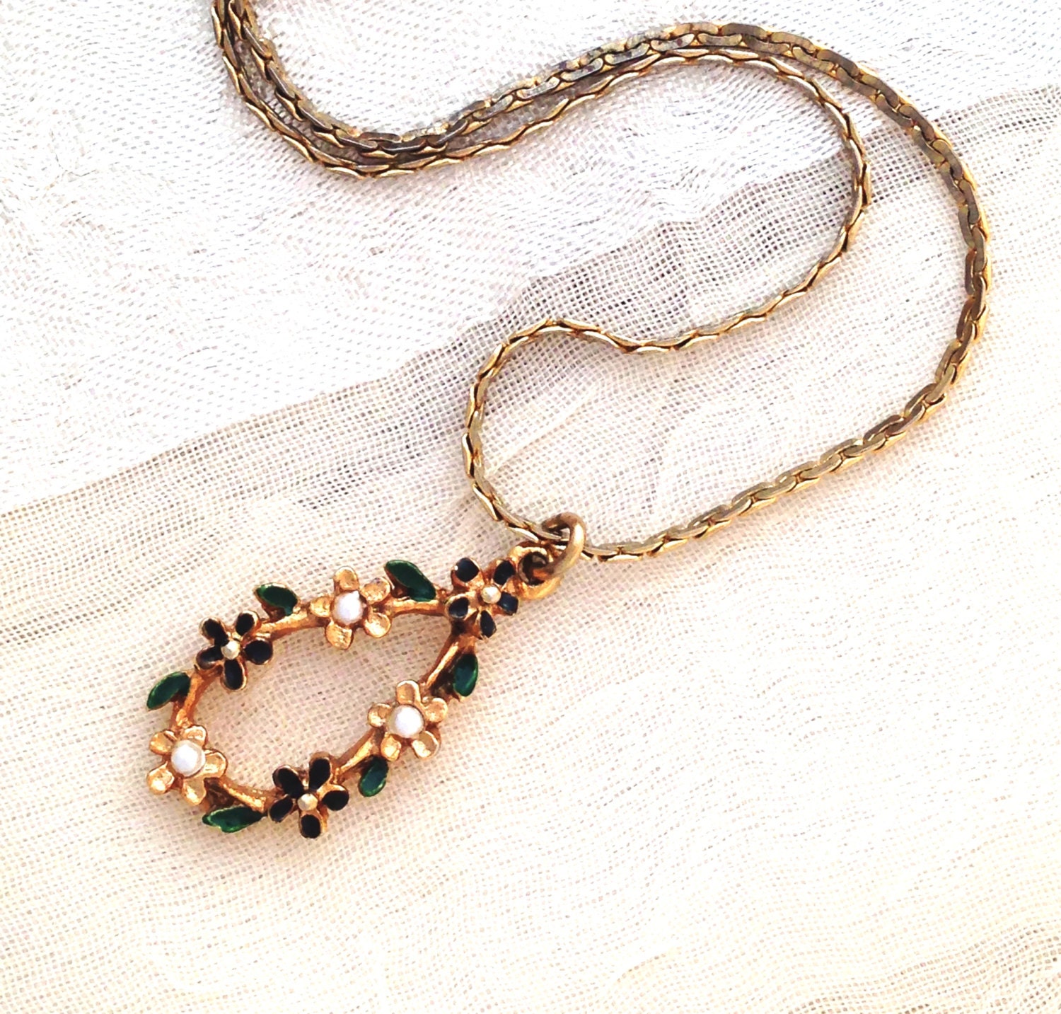 Vintage Wreath Bracelet One-Flower Charm 1930s Estate Jewelry Excellent Condition
