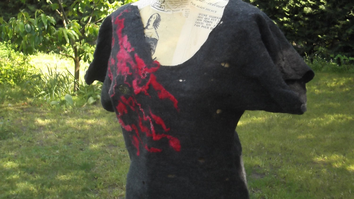 cobweb felted grey t-shirt with red curls