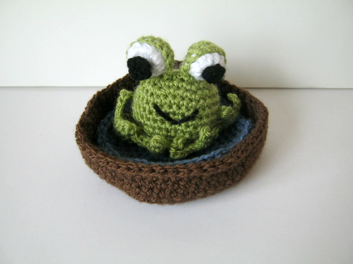 Amigurumi frog with crocheted pond