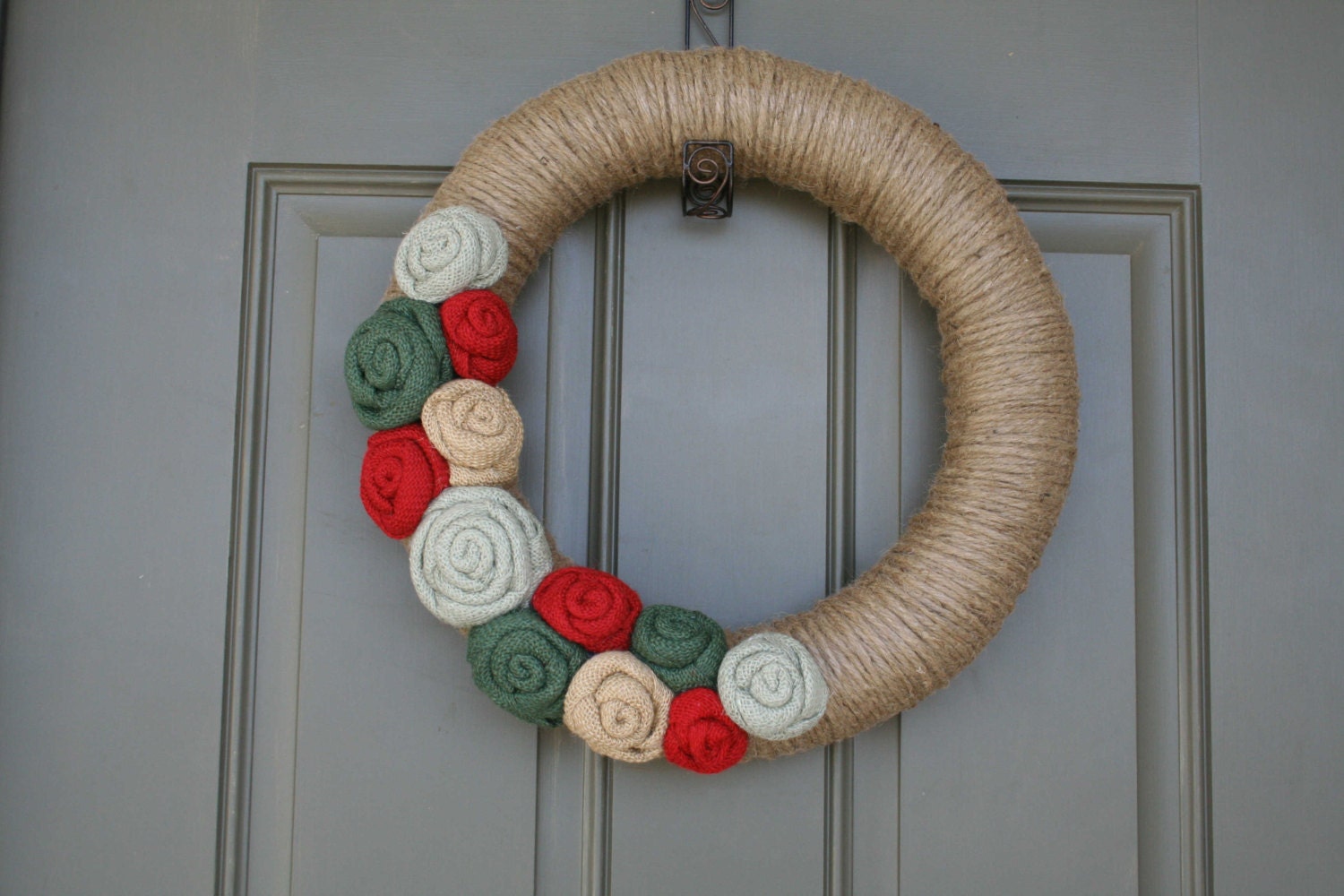 Christmas Jute Yarn Wreath/Red/Green/Burlap Flowers/Roses/Rosettes