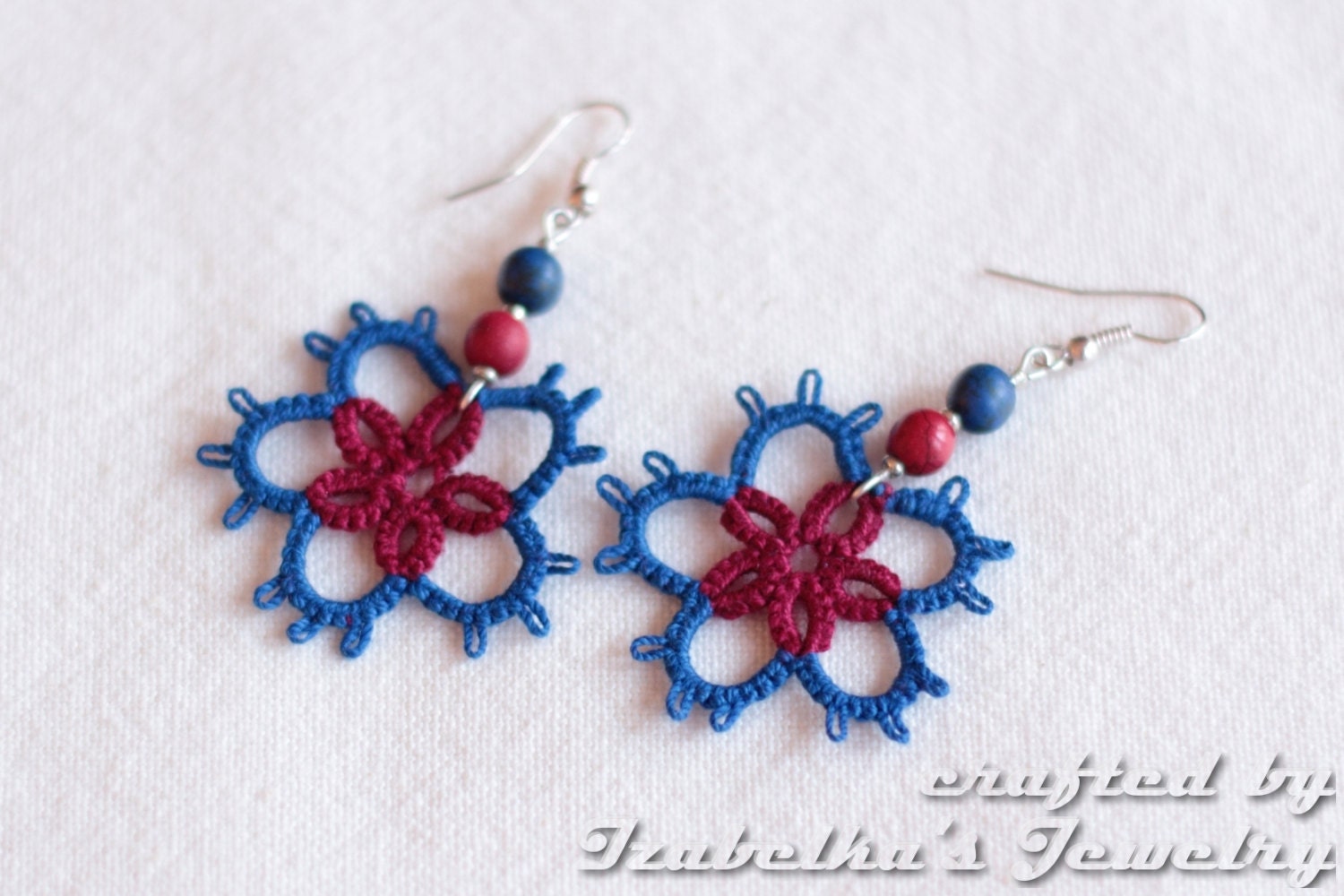 Tatted flower earrings with turquoise beads - IzabelkaG