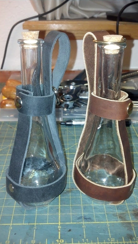 Leather potion bottle holder - Teardrop shaped