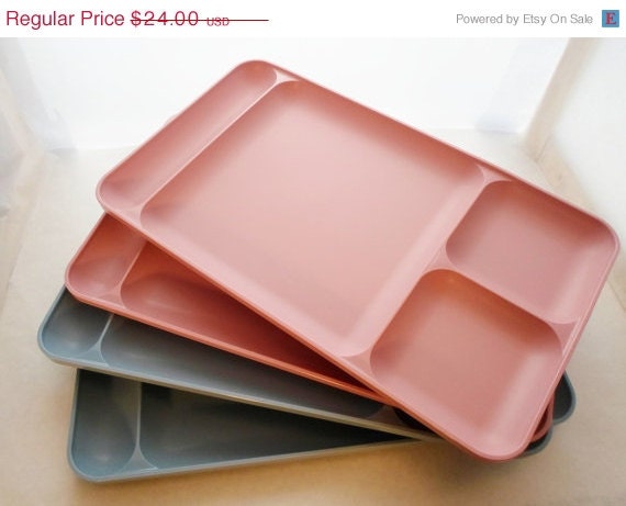 SPRING SALE Vintage set of Four Tupperware Bbq Picnic Plates Trays, Camping, Tv.-Watching, Dinnerware, Blue, Pink, Summer, Patio, Made in U