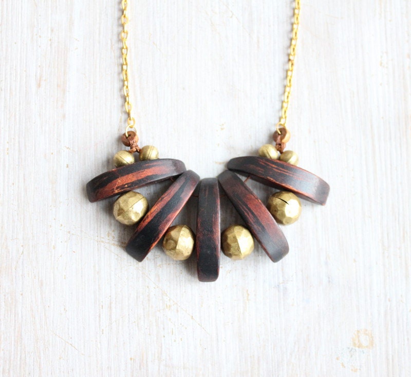 Hiku - Wood and metal crescent necklace
