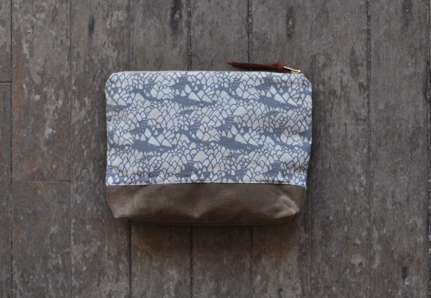 mountain pouch - grey/ tan waxed canvas