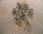 Lovely Sparkly Rhinestone Brooch