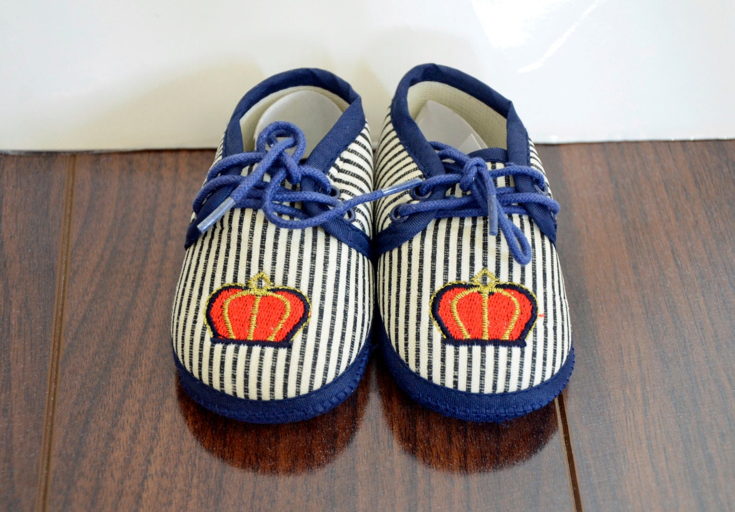 Vintage baby/infant fabric crib shoes - navy stripe - crown - 0-6 months size 2