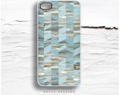 iPhone 4 and iPhone 4S case, Geometric Chevron on Wood iPhone case design, Teal Chevron Pattern on Wood iPhone cover T6