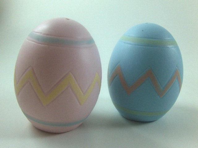 Vintage Salt and Pepper Shakers Bisque Porcelain Egg Shaped Shakers Easter Eggs Shakers Pink and Blue Shakers - theoldtimers