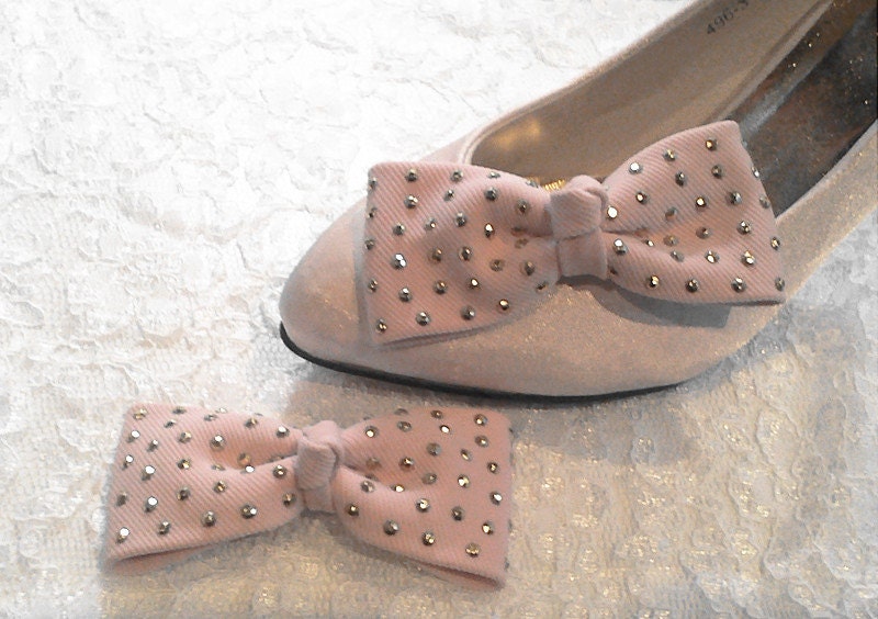 ON SALE : Handmade 1 pair pink bows shoe clips,or hair bows,bridal shoe clips,bridesmaid shoe clips,women shoe clips