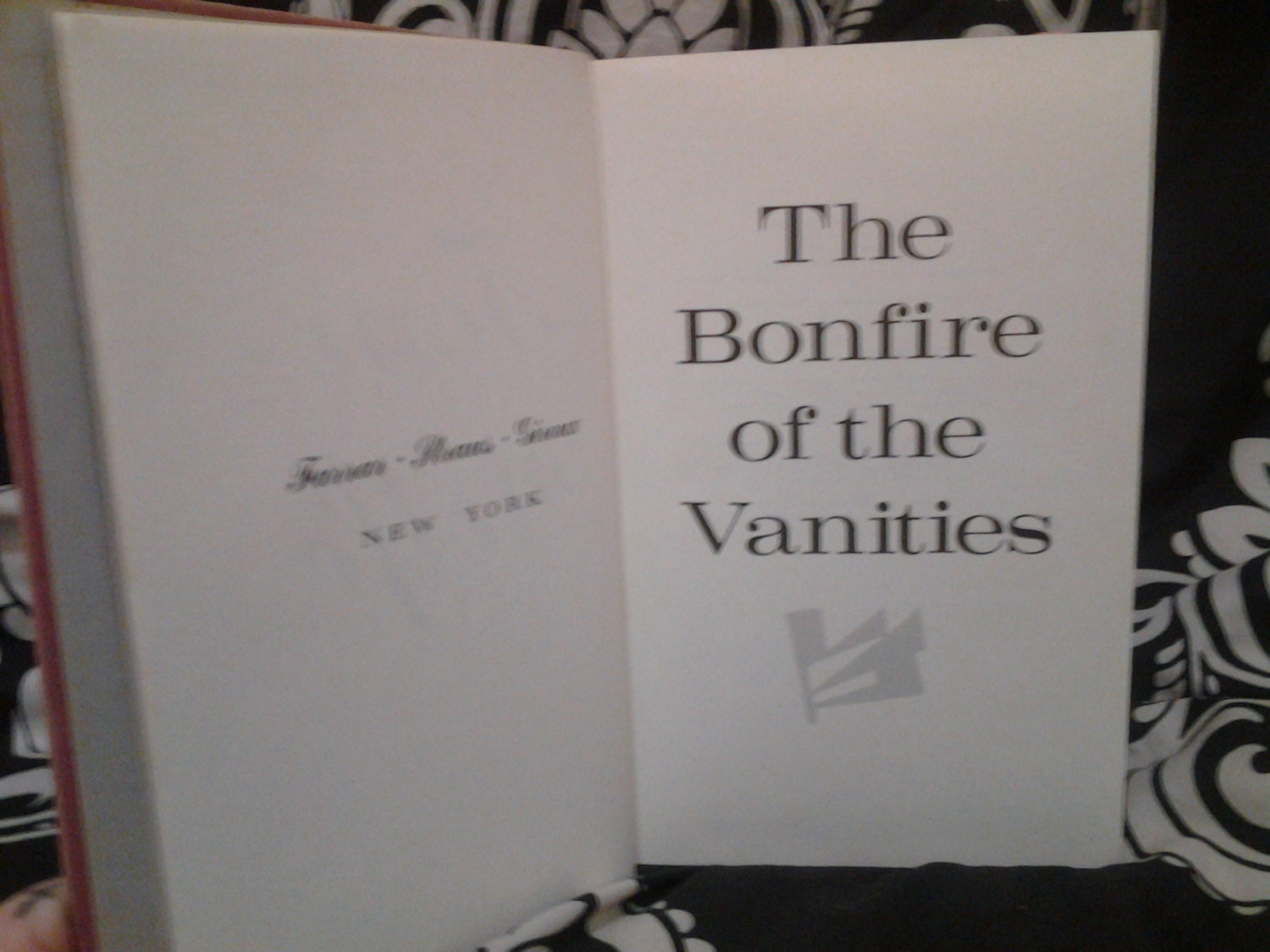 Bonfire of the Vanities by Tom Wolfe. Rare 1987 first edition.