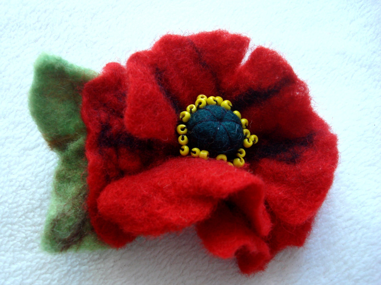 Red Poppy Felted Flower Brooch Pin,Wool Felt, Felted Wool, Felt Brooch, Flower Brooch, Flower Pin Brooch, Felt Flower Pin, Beaded Flower
