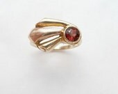 Beautiful Retro Late Art Deco Wing Shape Garnet Ring Rose Yellow Gold 10K