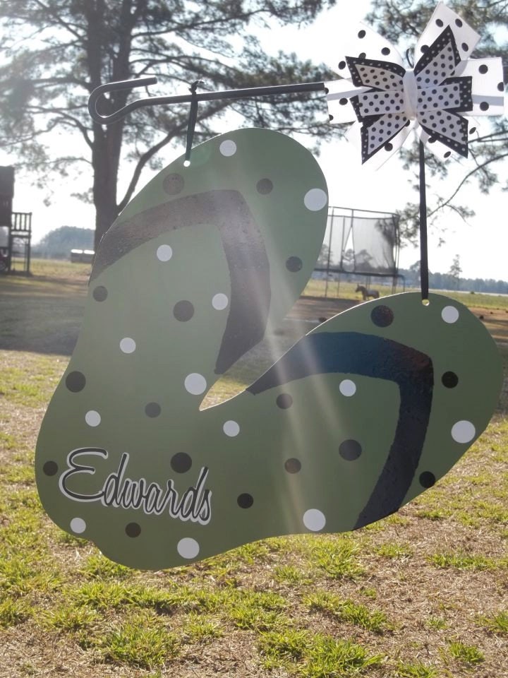 Flip flop metal yard sign