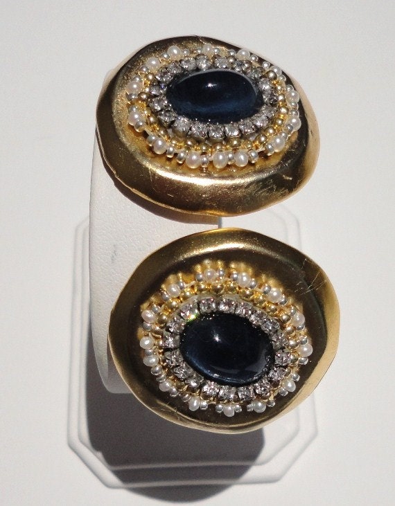 beadwork earring. beaded glass cabochon with rhinestone and pearl earring.recycled clipon earring. fine jewelry.beaded jewelry. vintage