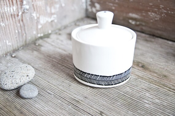 Hand-painted vintage sugar bowl "somewhat angular", black and white