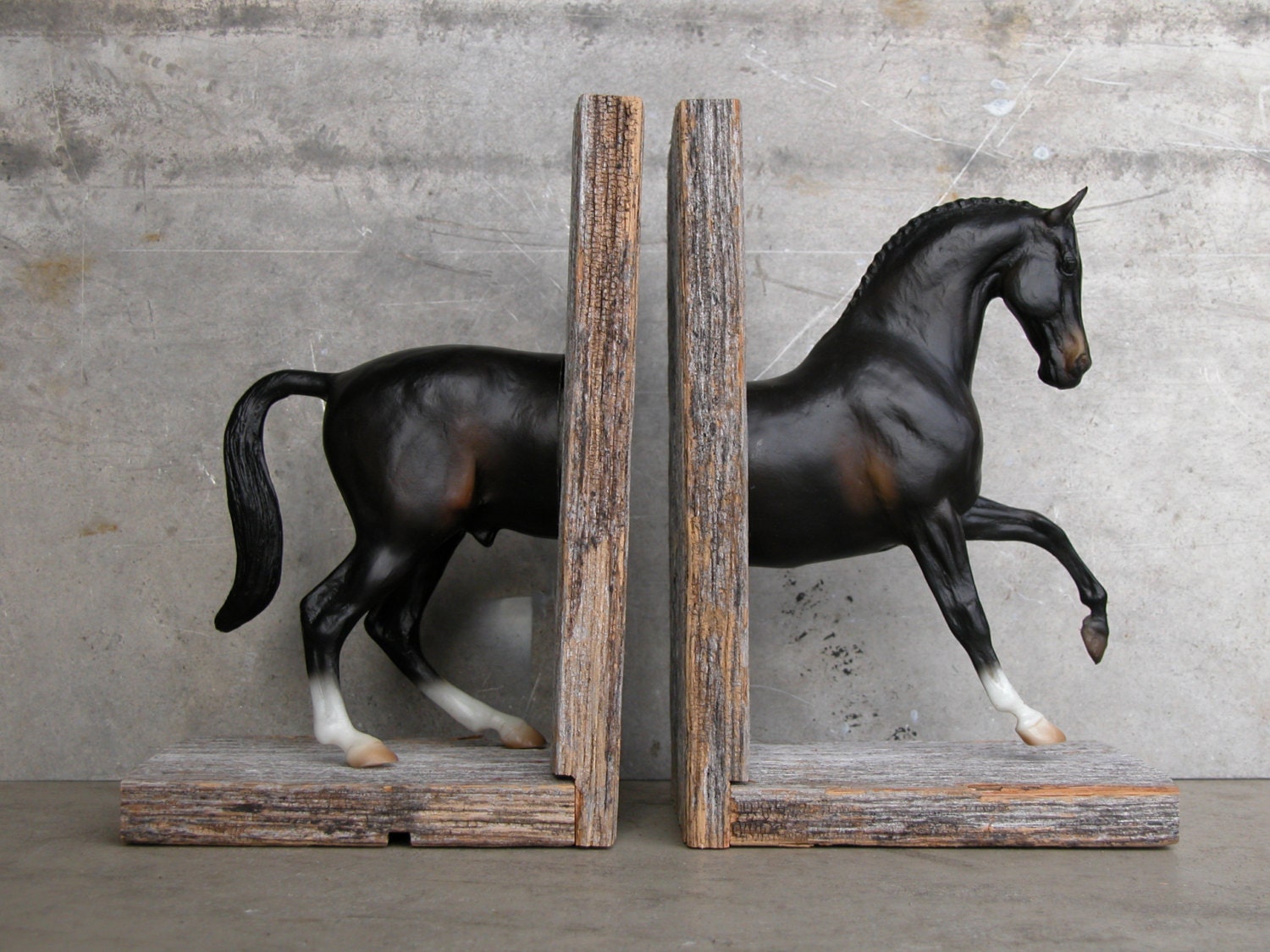 EQUINE COLLECTION warmblood horse bookend in bay