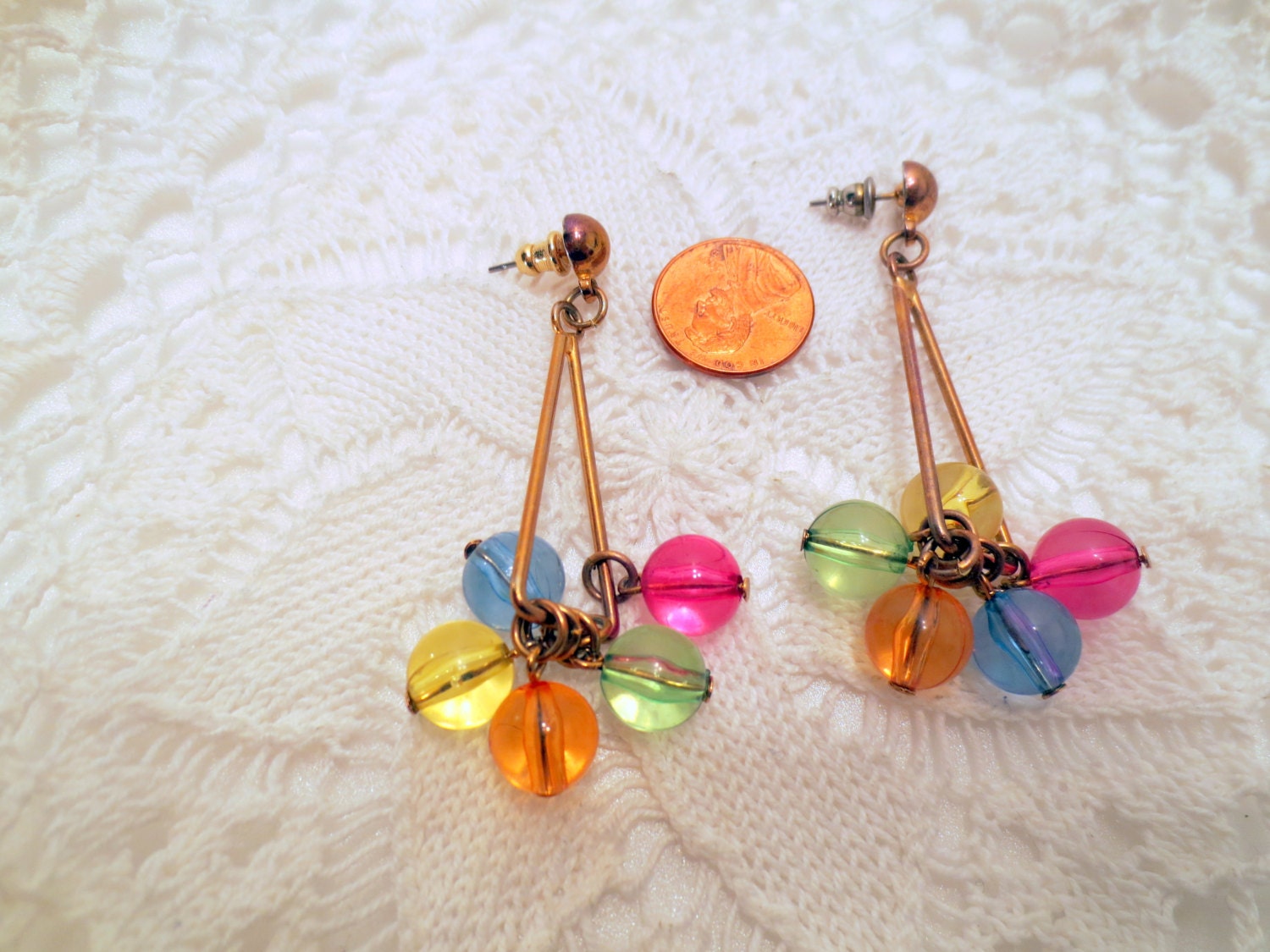 Vintage Geometric Pierced Earrings, Dangle Earrings with Colorful Lucite Beads Gold Tone Vintage jewellery