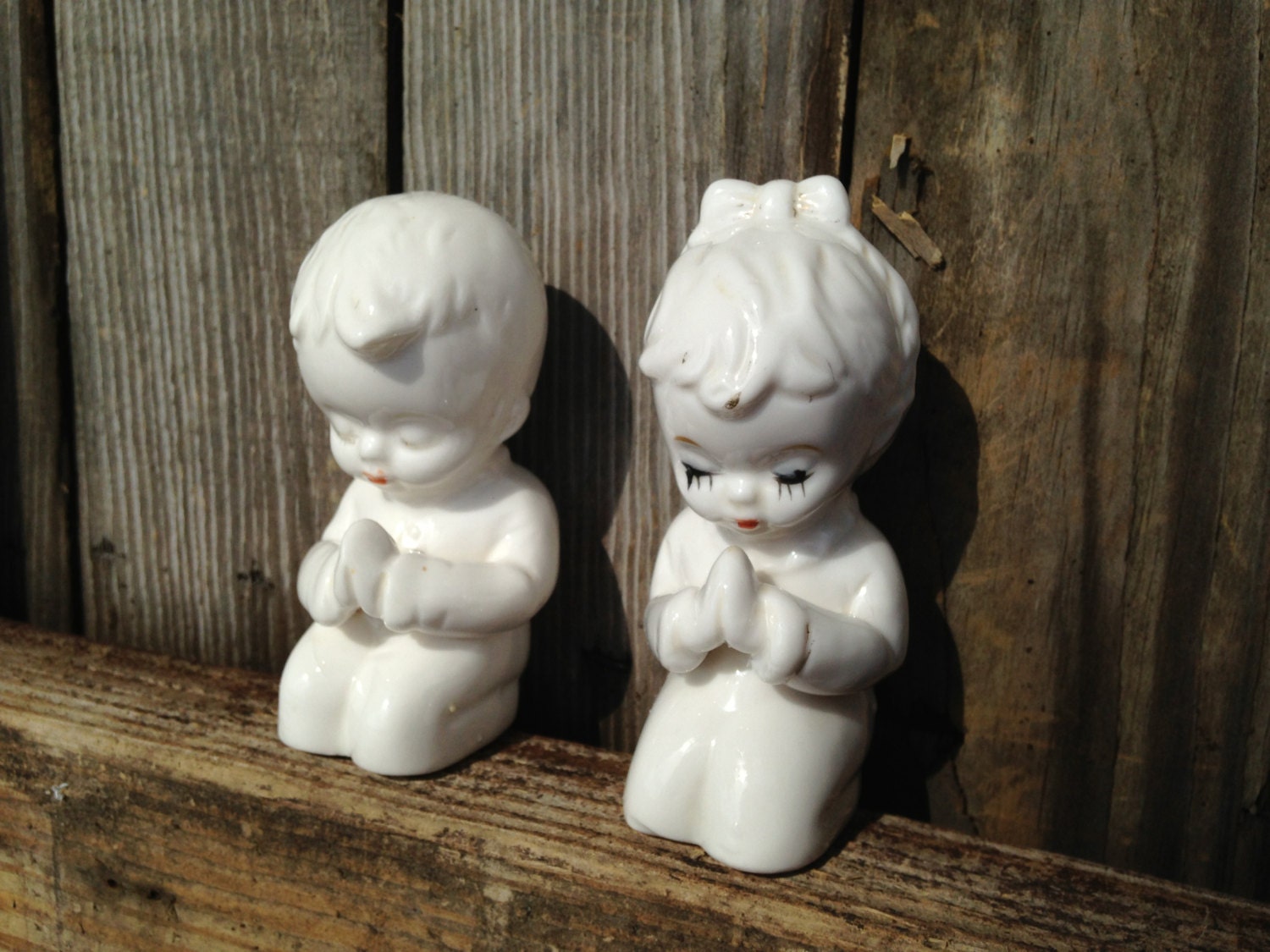 Praying Children Salt & Pepper Shakers - 1950's - 1960's Kitchen Décor - White Retro Kitchen - Made in Japan - Mid Century Home Decor