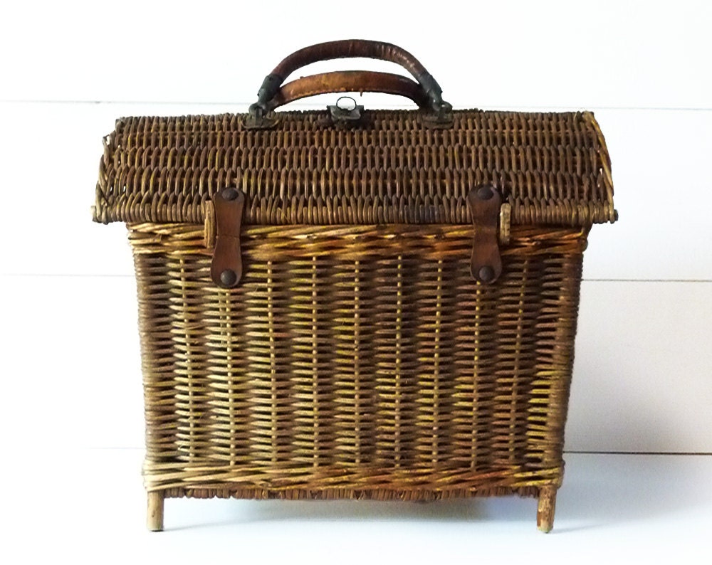 Little French  WOVEN BASKET  circa 1900